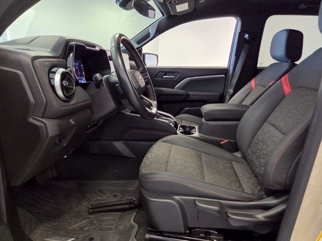 Used 2023  Chevrolet Z71 image 11