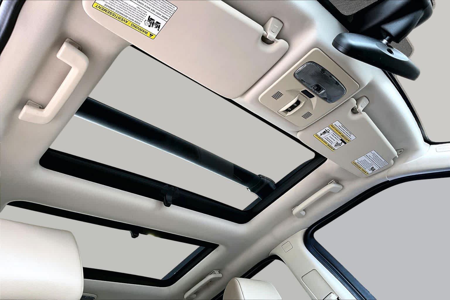 Used 2014 Indus Silver Land Rover  image 13