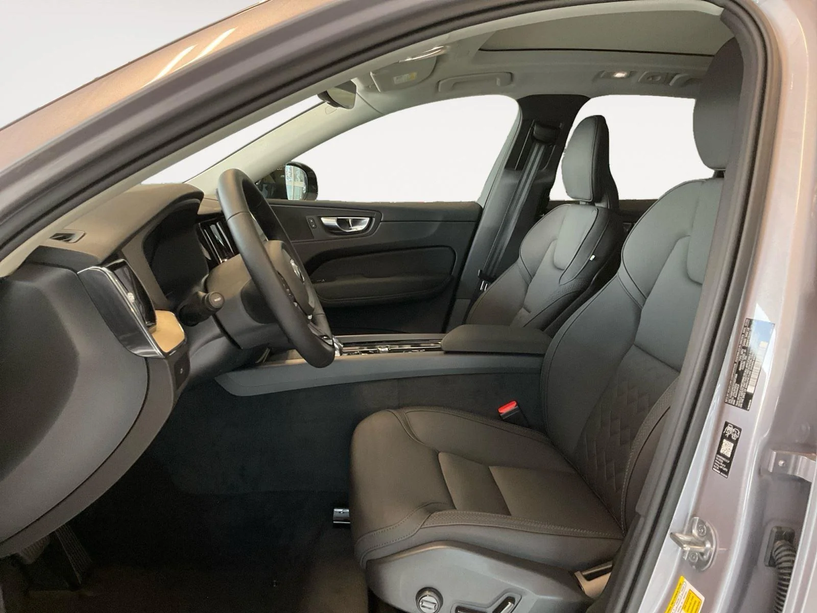 2026 Volvo XC60 Plus - Photo 9