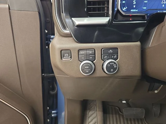 Used 2024 Metallic GMC SLE image 34