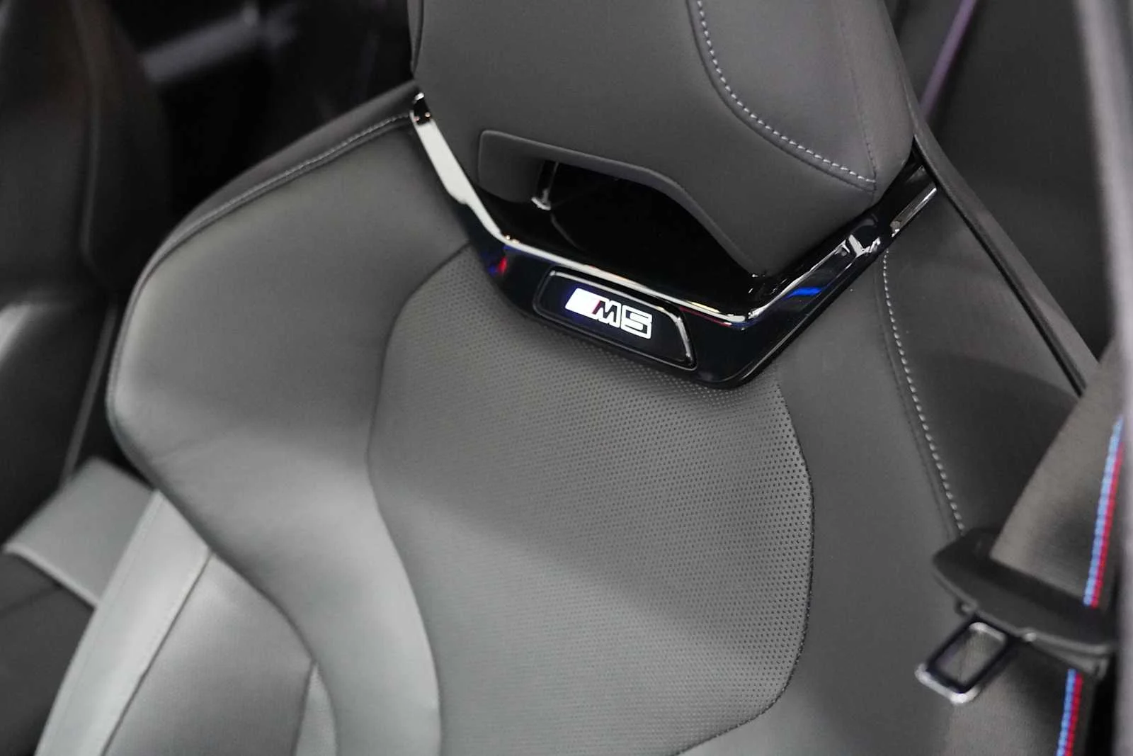 Used 2025 Black Sapphire Metallic BMW  image 10