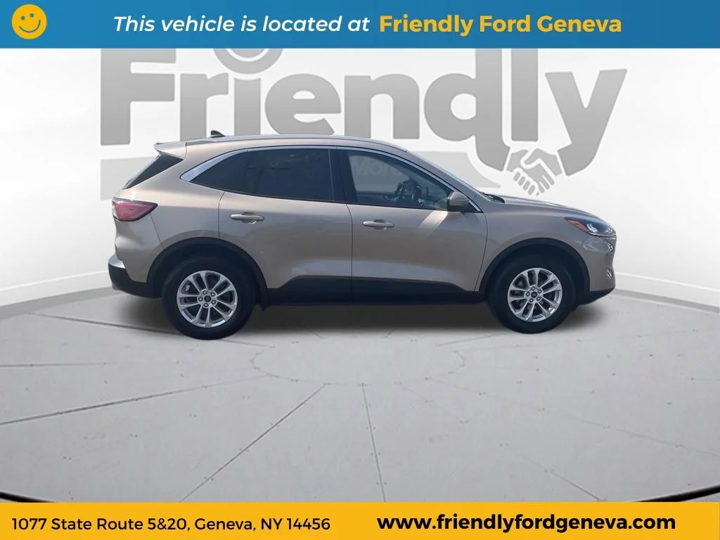 Used 2021 Gold Ford SE image 4