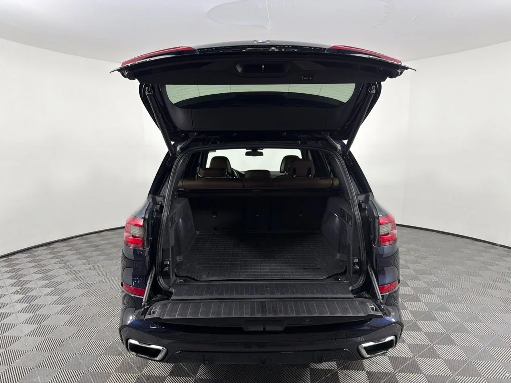 Used 2019 Black BMW xDrive50i image 13