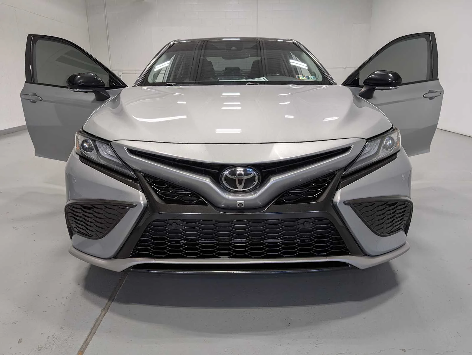 Used 2022 Midnight Black Metallic Toyota XSE image 15