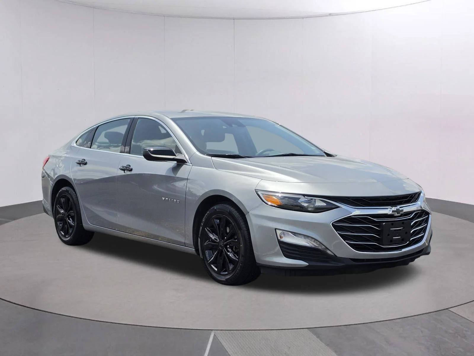 Used 2024 Sterling Gray Metallic Chevrolet LT image 4