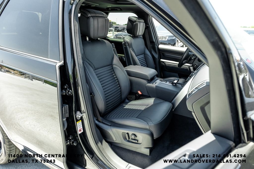Certified Used 2025 Black Land Rover Metropolitan Edition image 44