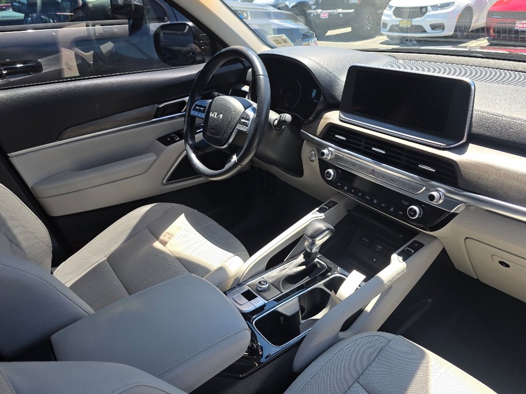 Used 2022 Dark Moss Kia EX image 6