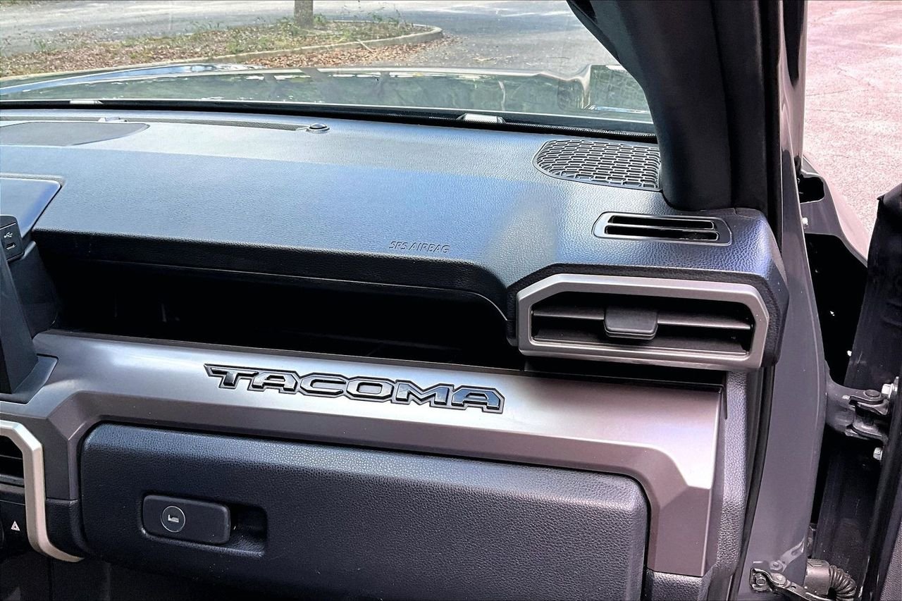 Used 2025  Toyota SR5 image 22