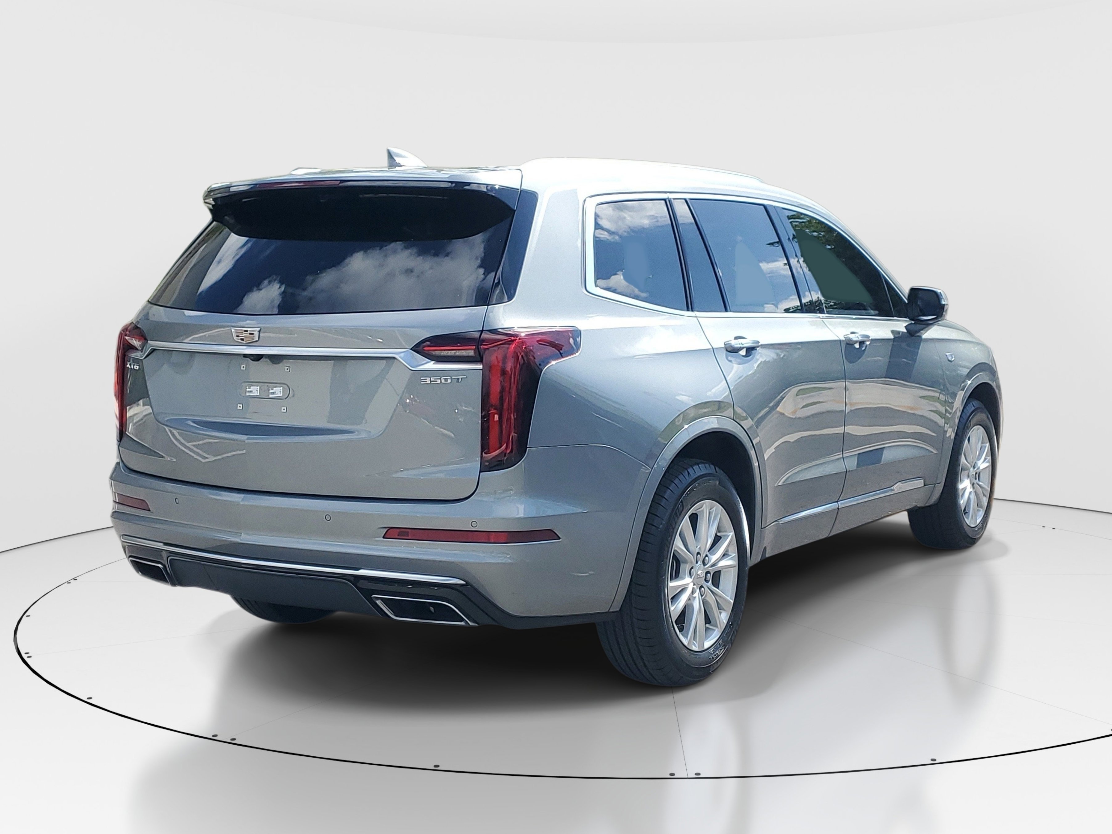 Used 2023 Argent Silver Metallic Cadillac FWD Luxury image 7
