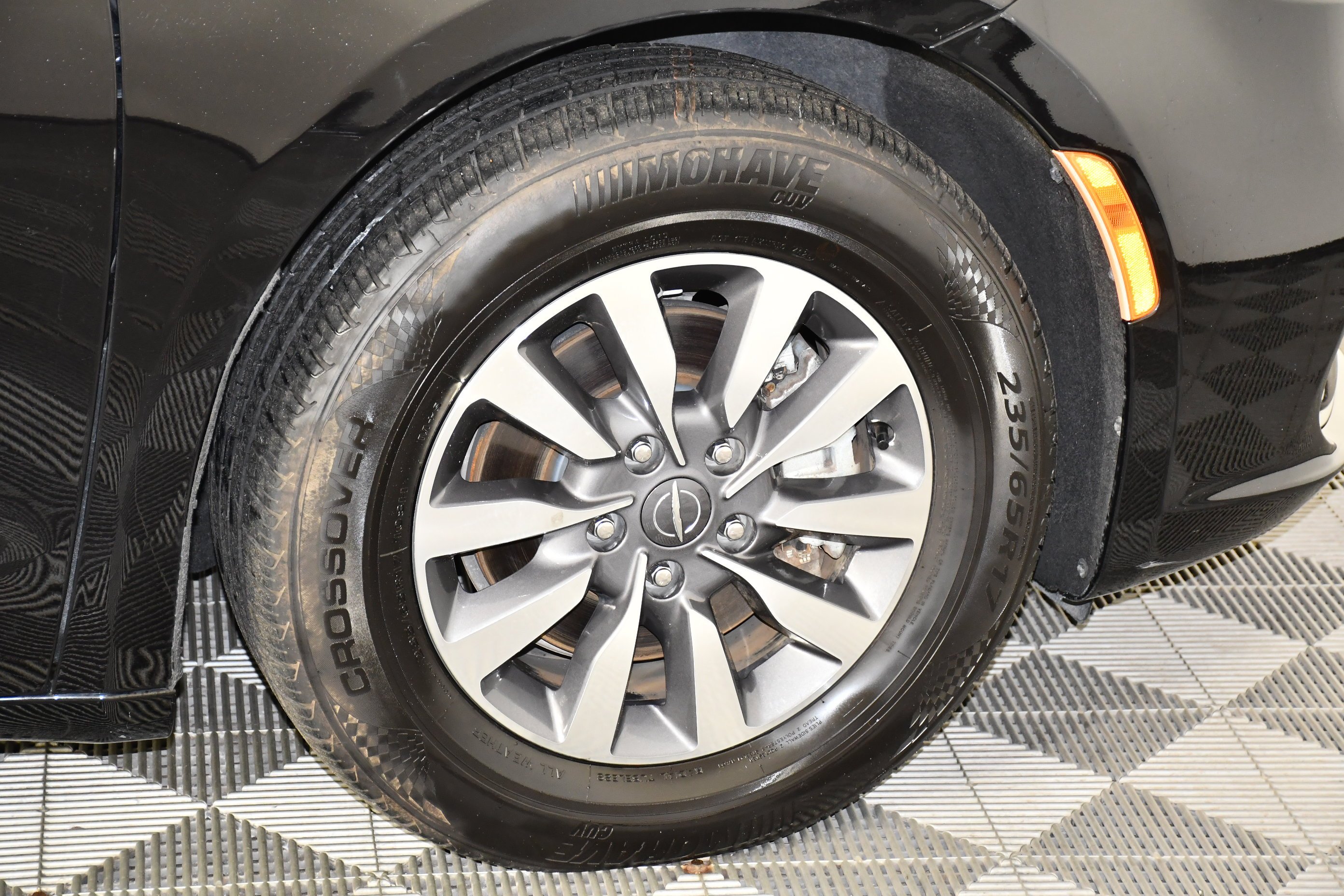 Used 2024 Diamond Black Crystal Pearlcoat Chrysler Hybrid Select image 52