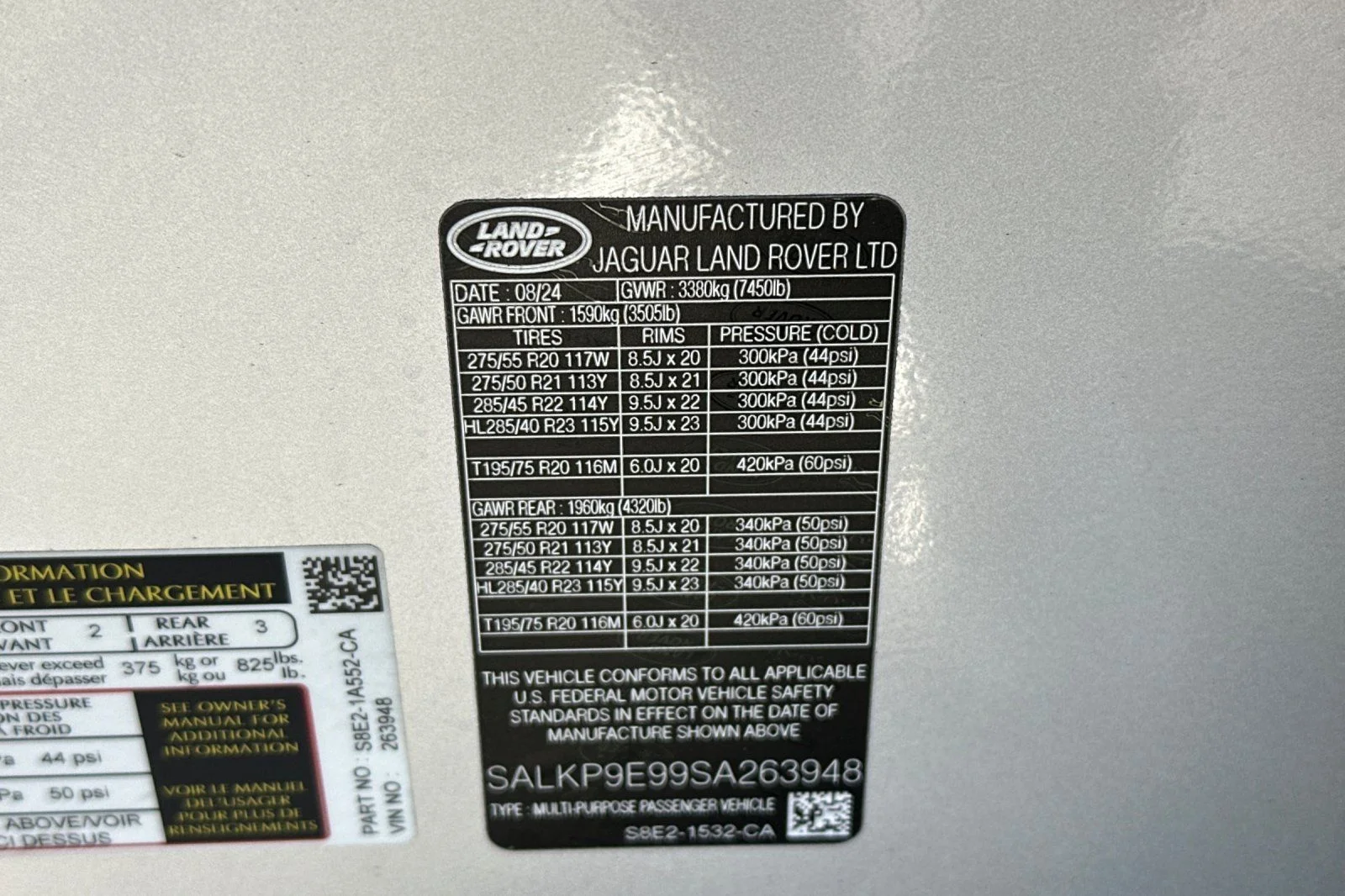 Used 2025  Land Rover SE image 37