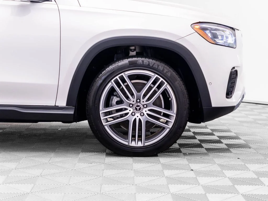 Used 2024 White Mercedes-Benz GLS 450 image 38