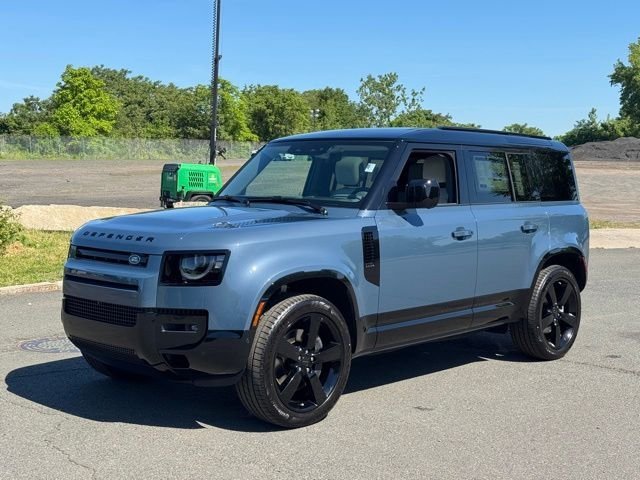 New 2026 Tasman Blue LAND ROVER X-Dynamic SE image 1