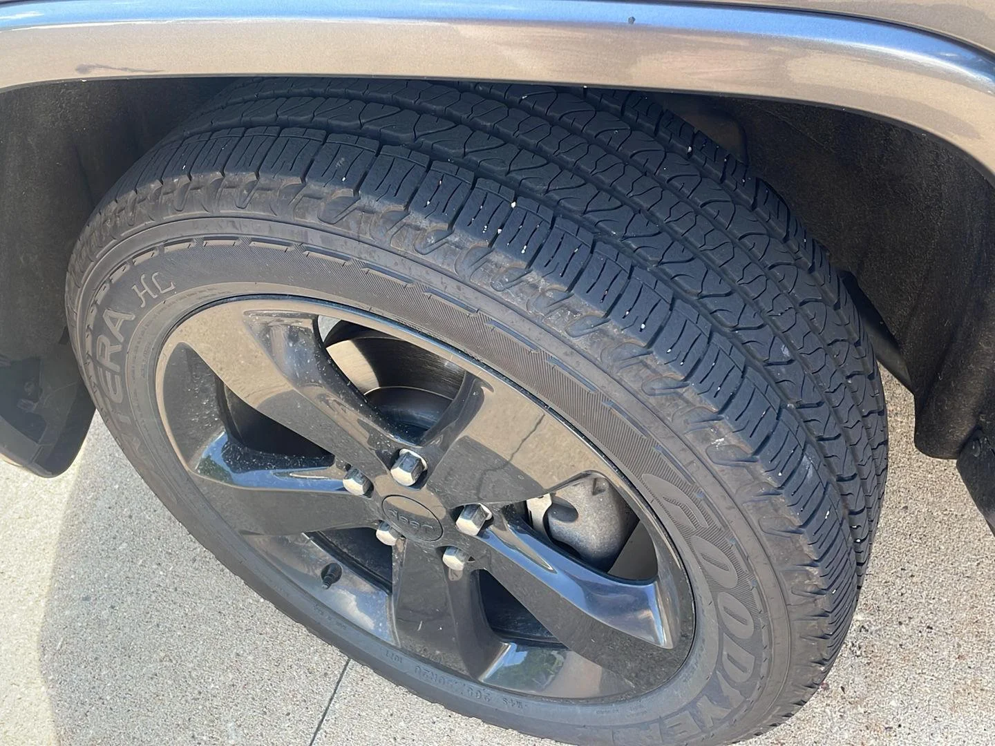 Used 2015 Gray Jeep Altitude image 23