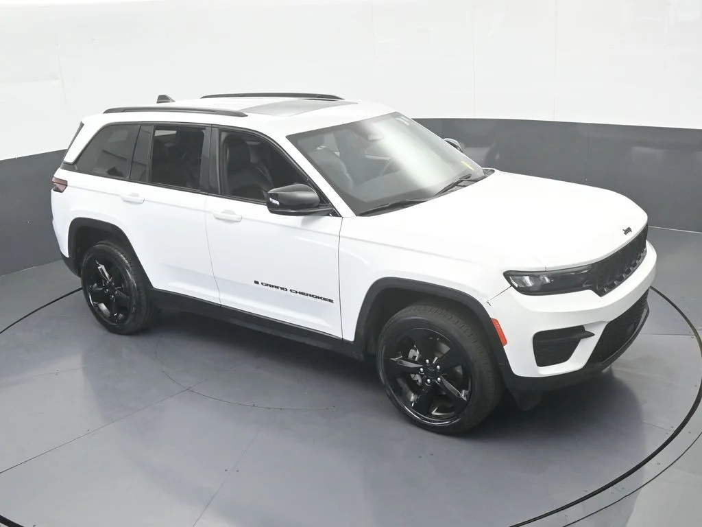 Used 2023 Bright White Clearcoat Jeep Altitude X image 52