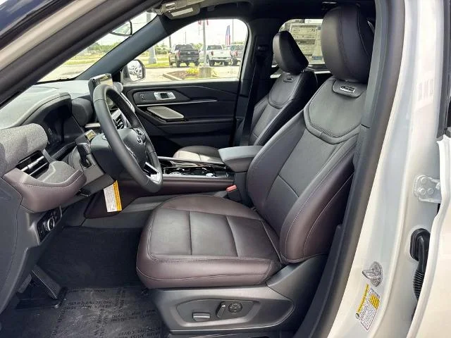 New 2026 Star White Metallic Tri-Coat Ford Platinum™ image 21