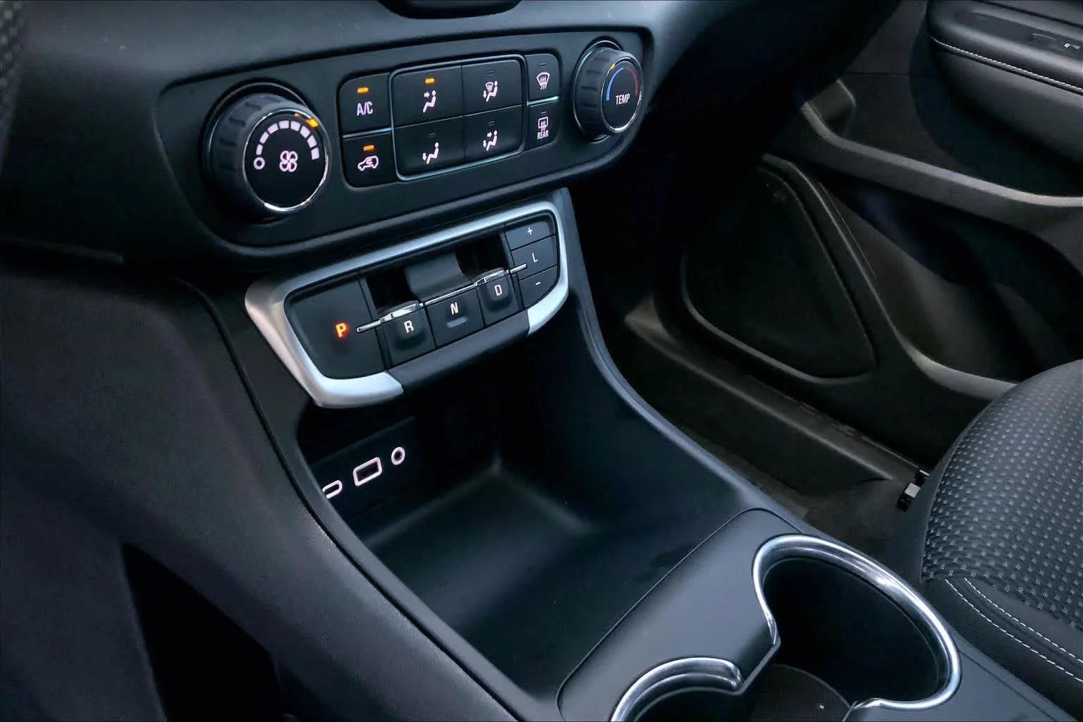 Used 2024 Summit White GMC SLE image 14