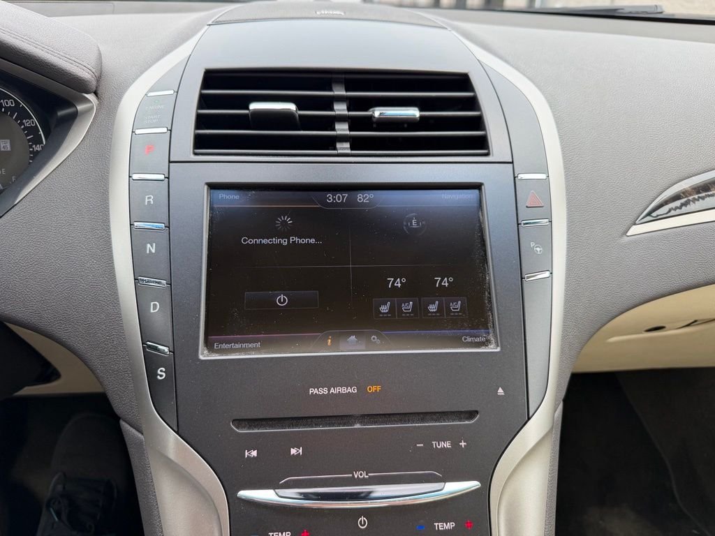 Used 2014 White Lincoln Base image 12
