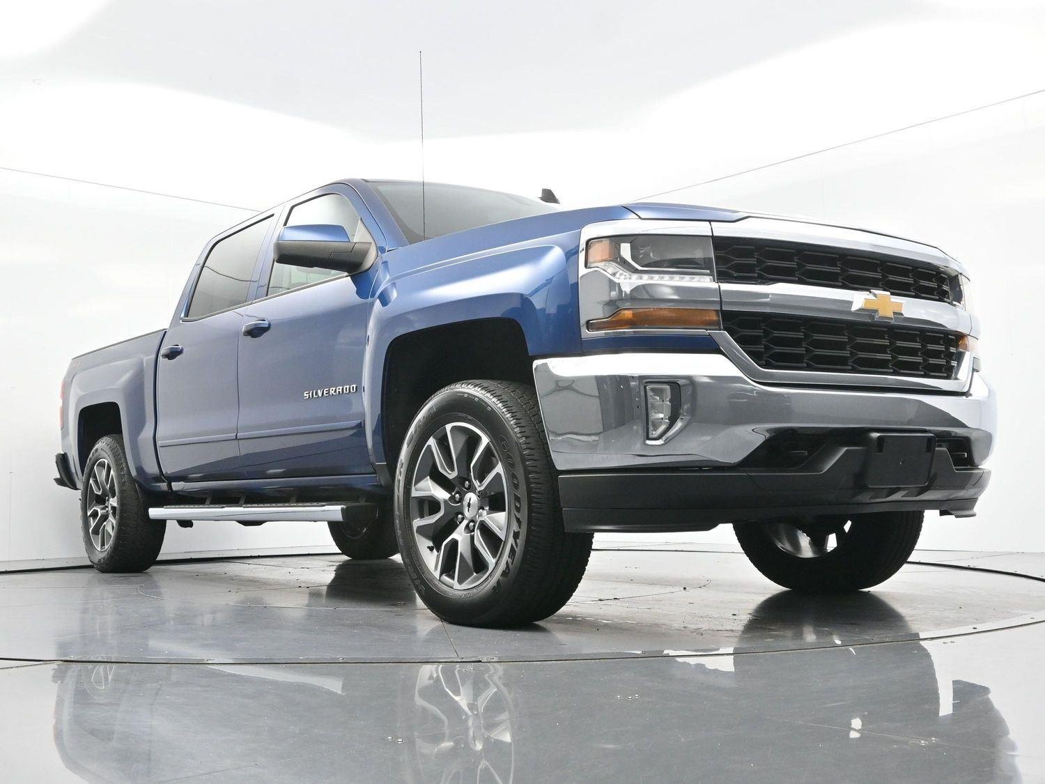 Used 2018 Deep Ocean Blue Metallic Chevrolet LT image 45
