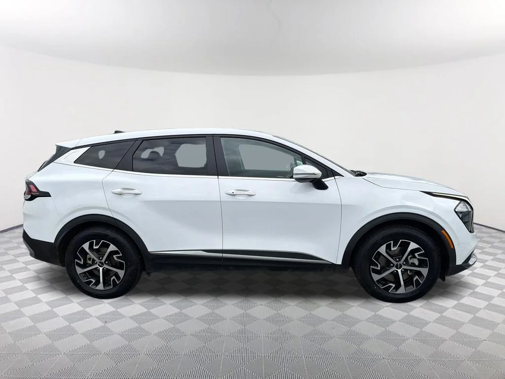 Used 2023 White Kia EX image 4