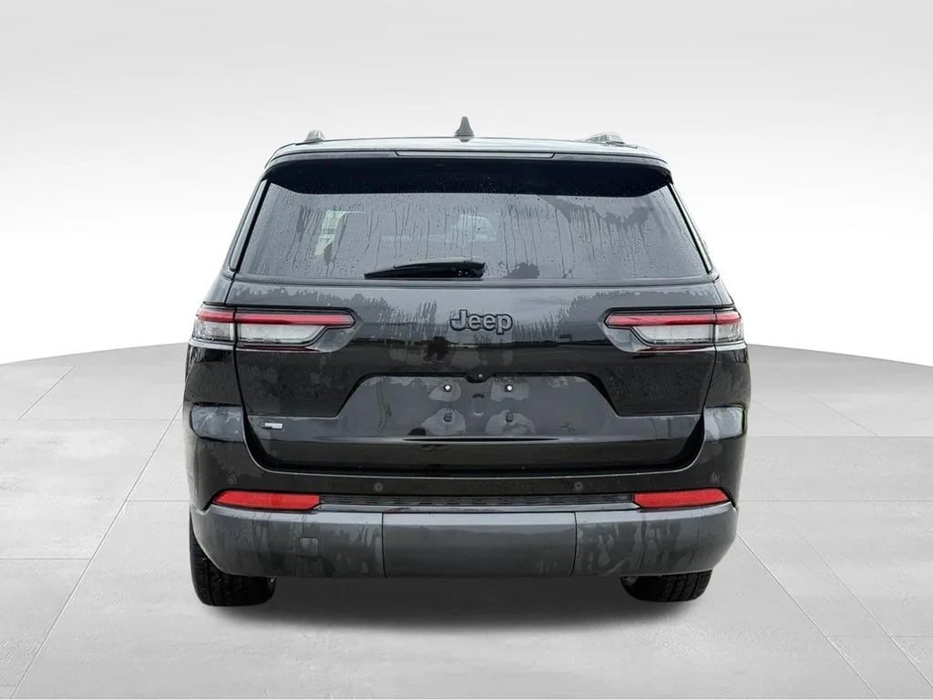 Used 2021 Black Jeep Altitude image 26