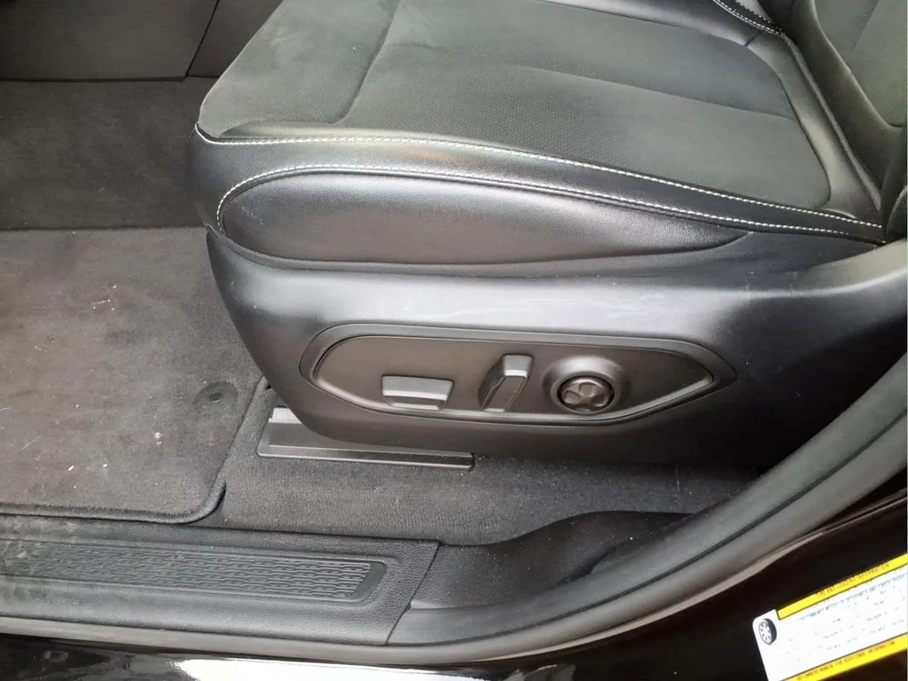 Used 2024 Black Jeep Altitude image 21