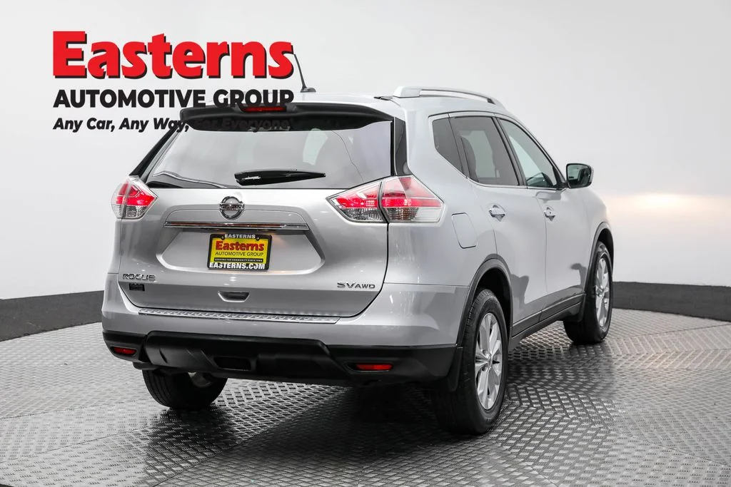 Used 2016 Silver Nissan SV image 5