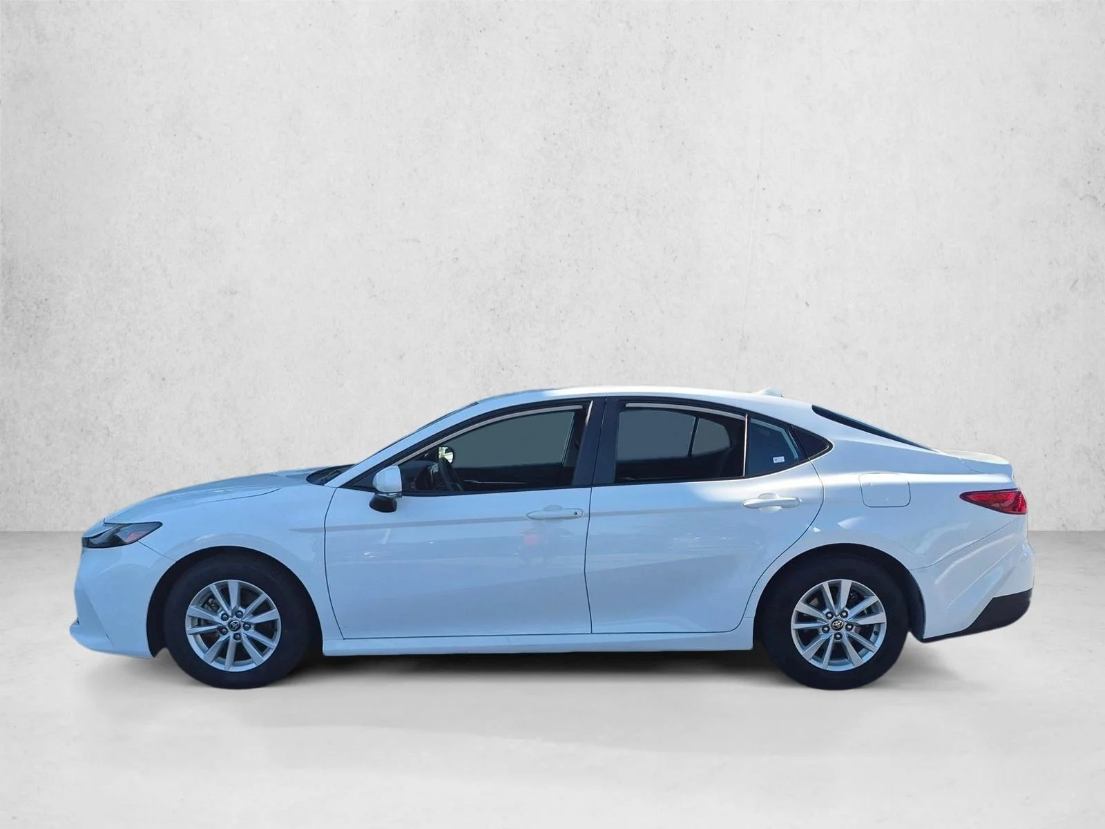 Used 2025 Ice Cap Toyota LE image 6