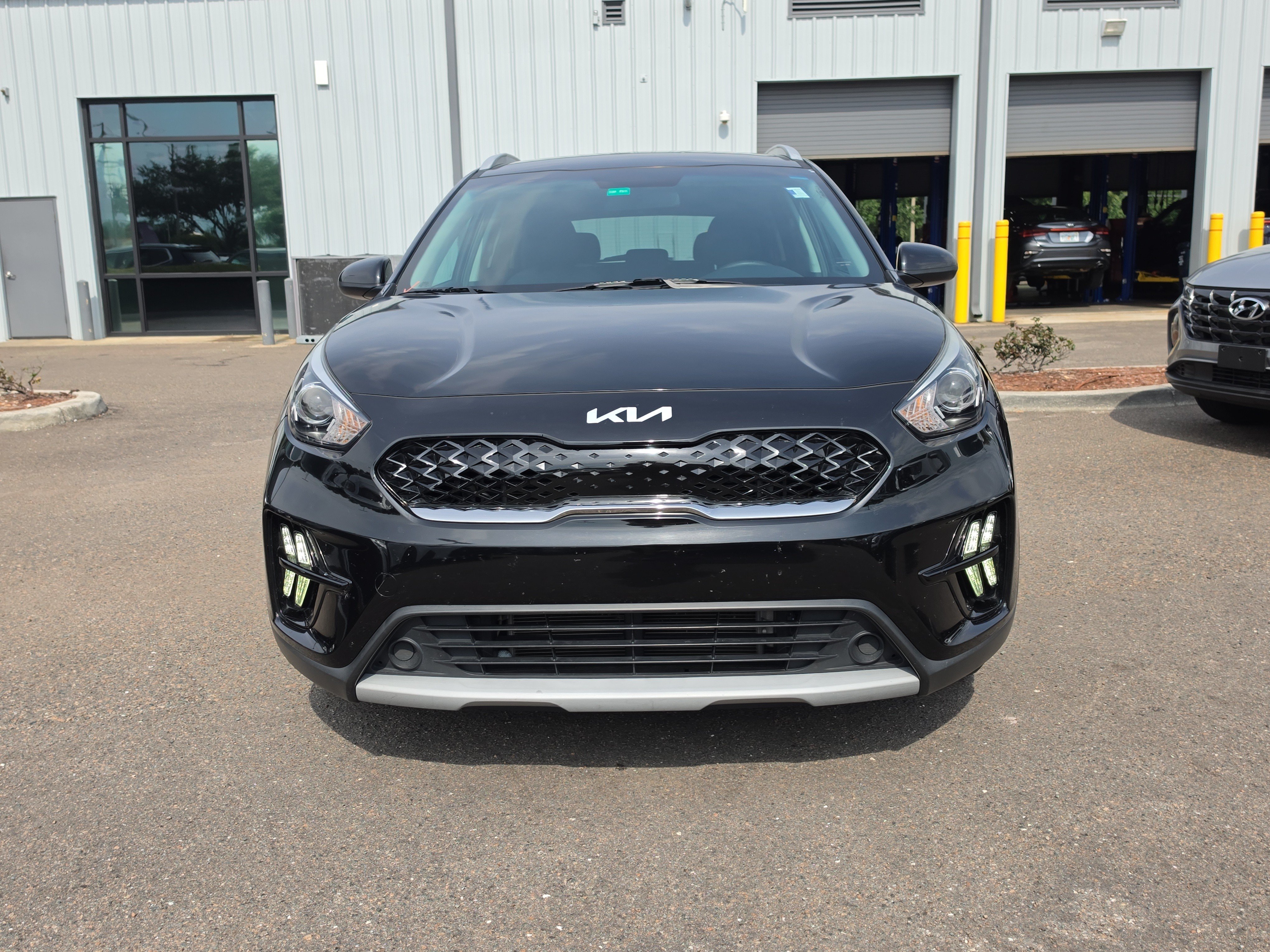 Certified Used 2022 Aurora Black Pearl Kia LX image 2