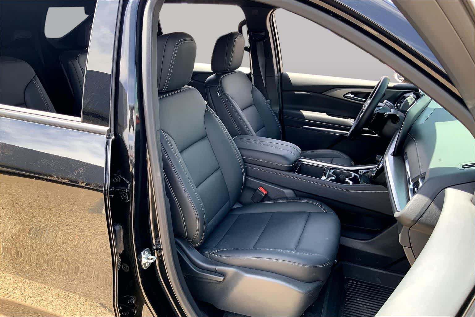 Used 2025 Mosaic Black Metallic Chevrolet FWD LT image 9