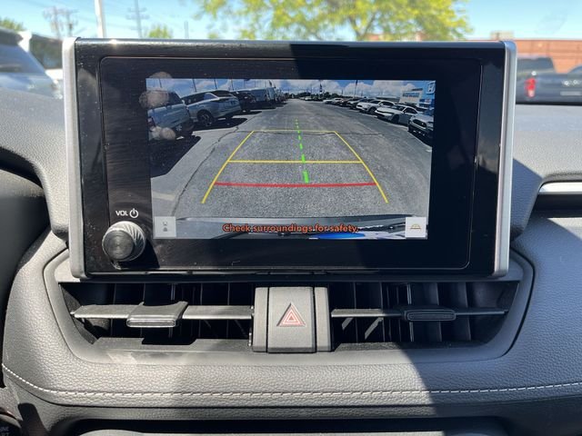 2025 Toyota RAV4 XLE - Photo 24