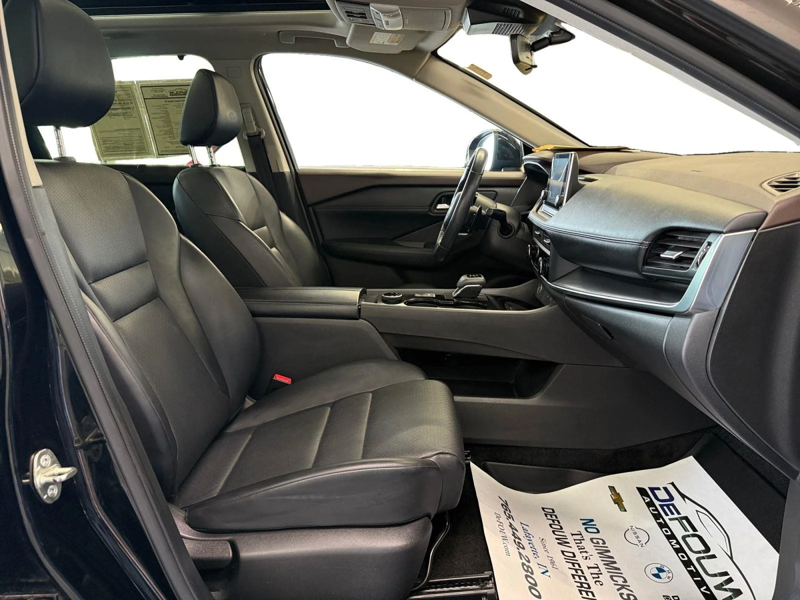 Used 2023 Super Black Nissan SV image 27