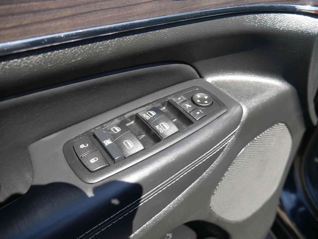 Used 2015 Black Jeep Overland image 24