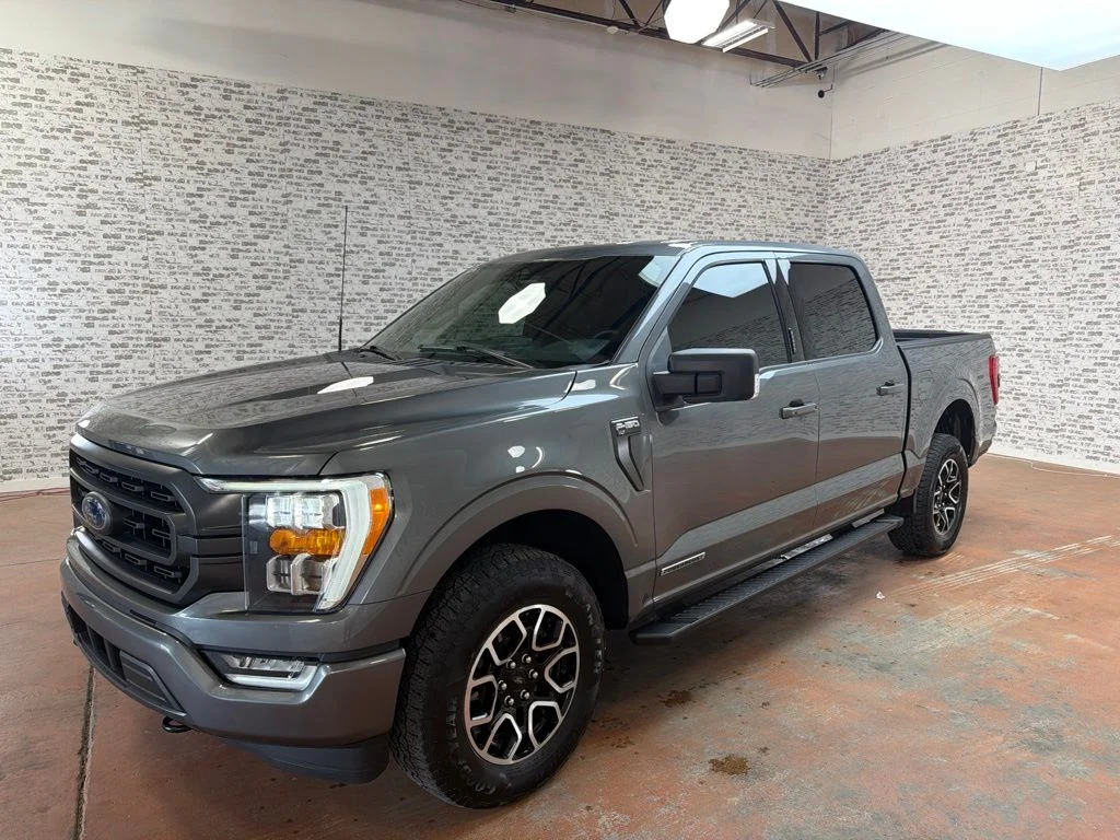 Used 2023 Gray Ford XLT image 3