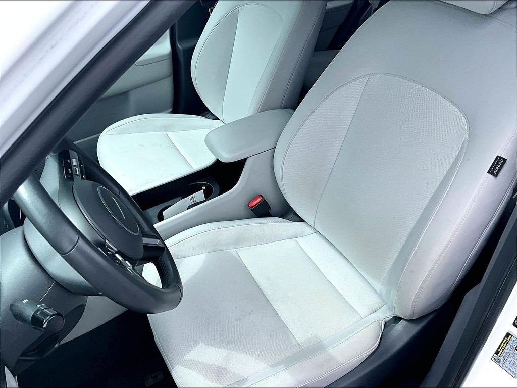 Used 2025 White Hyundai SEL image 10