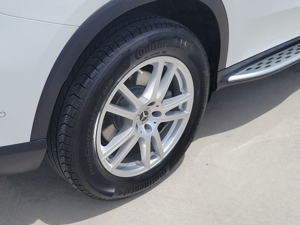 Certified Used 2025 White Mercedes-Benz GLC 300 image 7