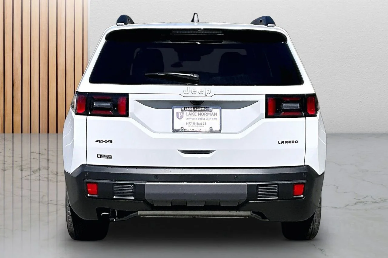 New 2026 Bright White Clear-Coat Exterior Paint Jeep Laredo image 8