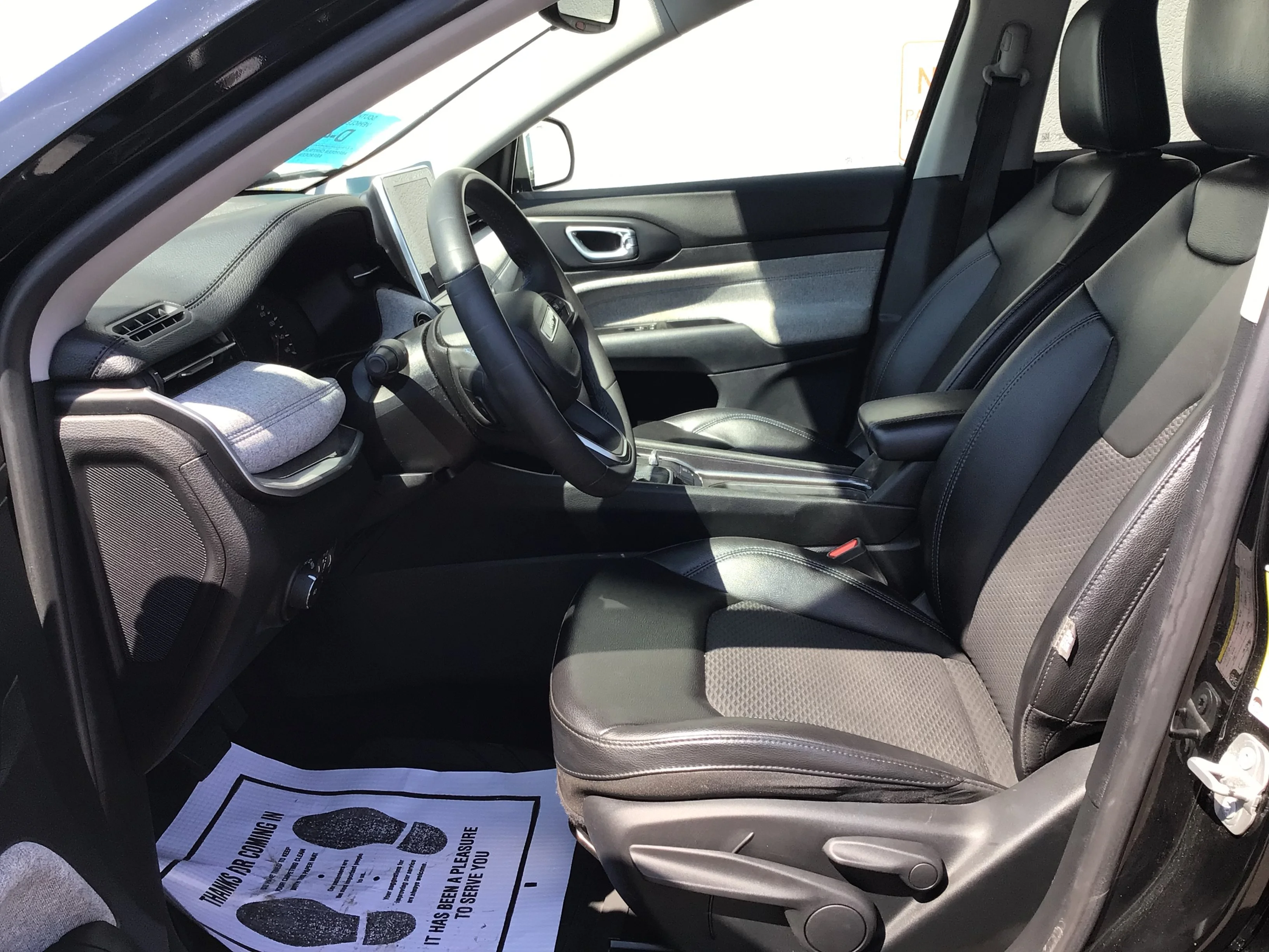 Used 2022 Black Jeep Latitude image 11