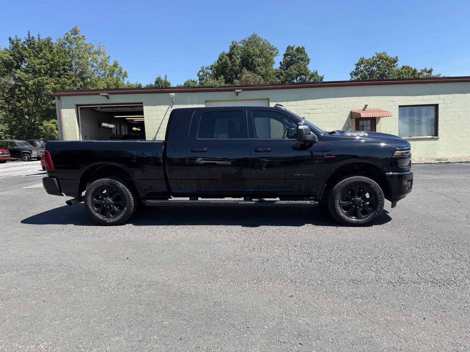 Used 2025 Diamond Black Crystal Pearlcoat Ram Laramie image 2