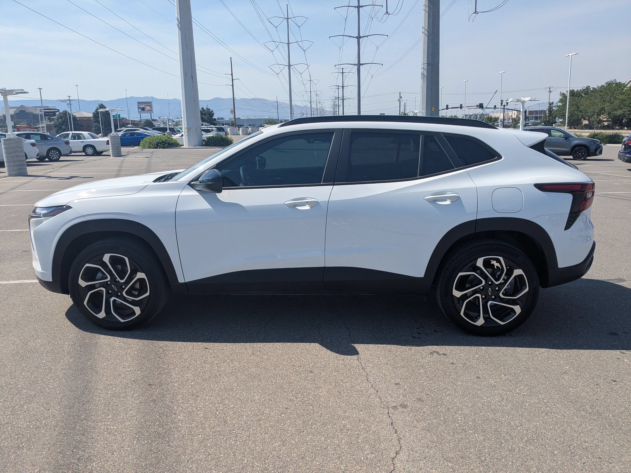 Used 2025 Summit White Chevrolet 2RS image 7