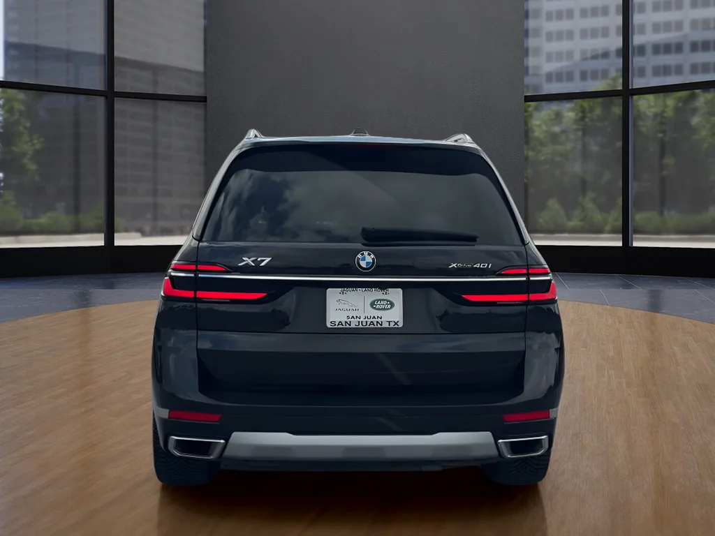 Used 2025 Black BMW xDrive40i image 4