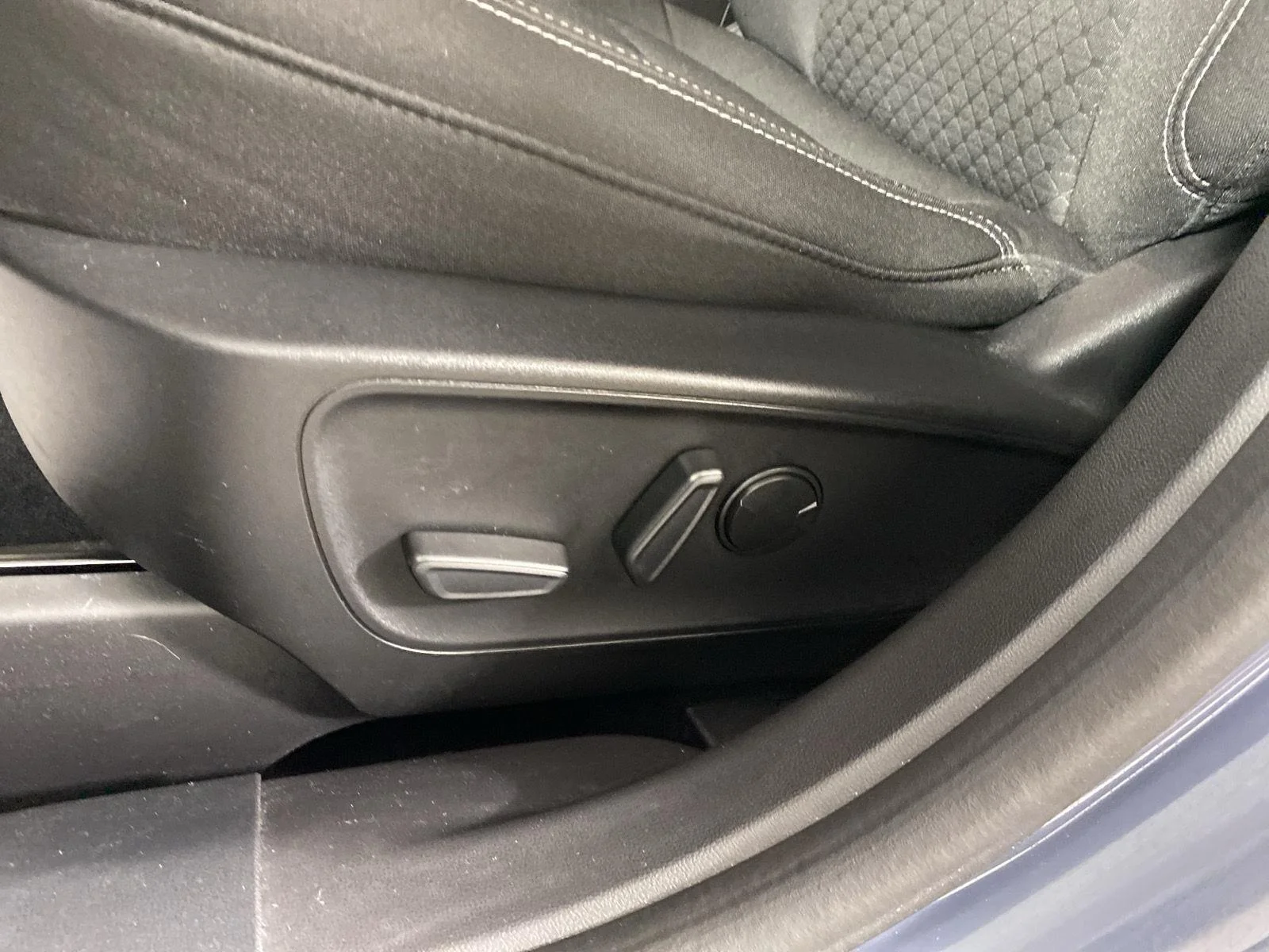 Used 2023 Vapor Blue Ford Active image 14