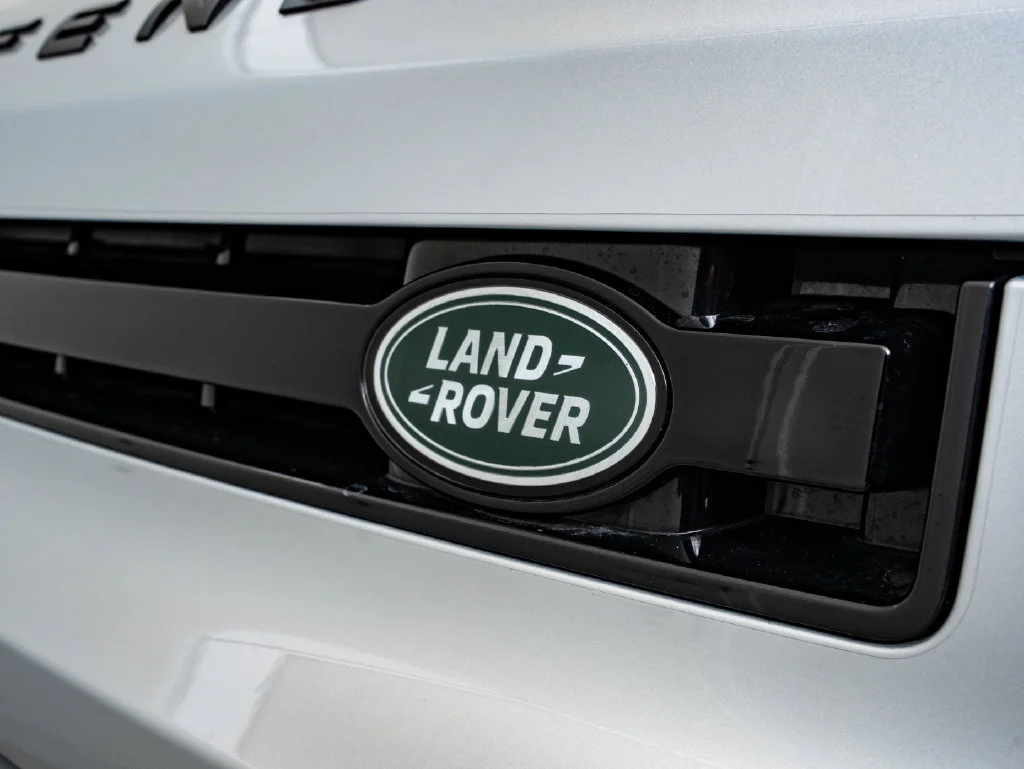 Used 2024 Hakuba Silver Metallic Land Rover S image 3