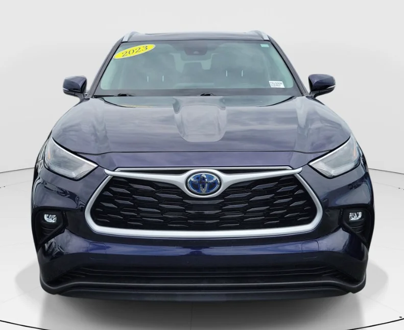 Used 2023  Toyota XLE image 5