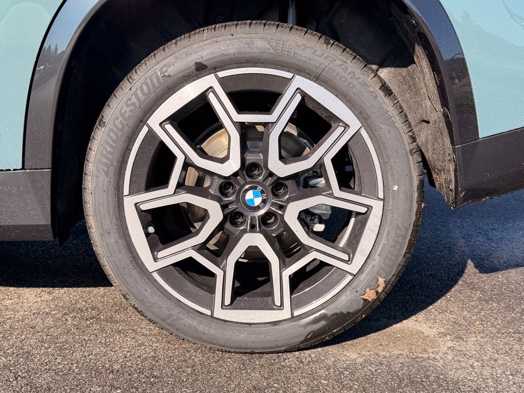 New 2027 Cape York Green Metallic BMW xDrive28i image 6