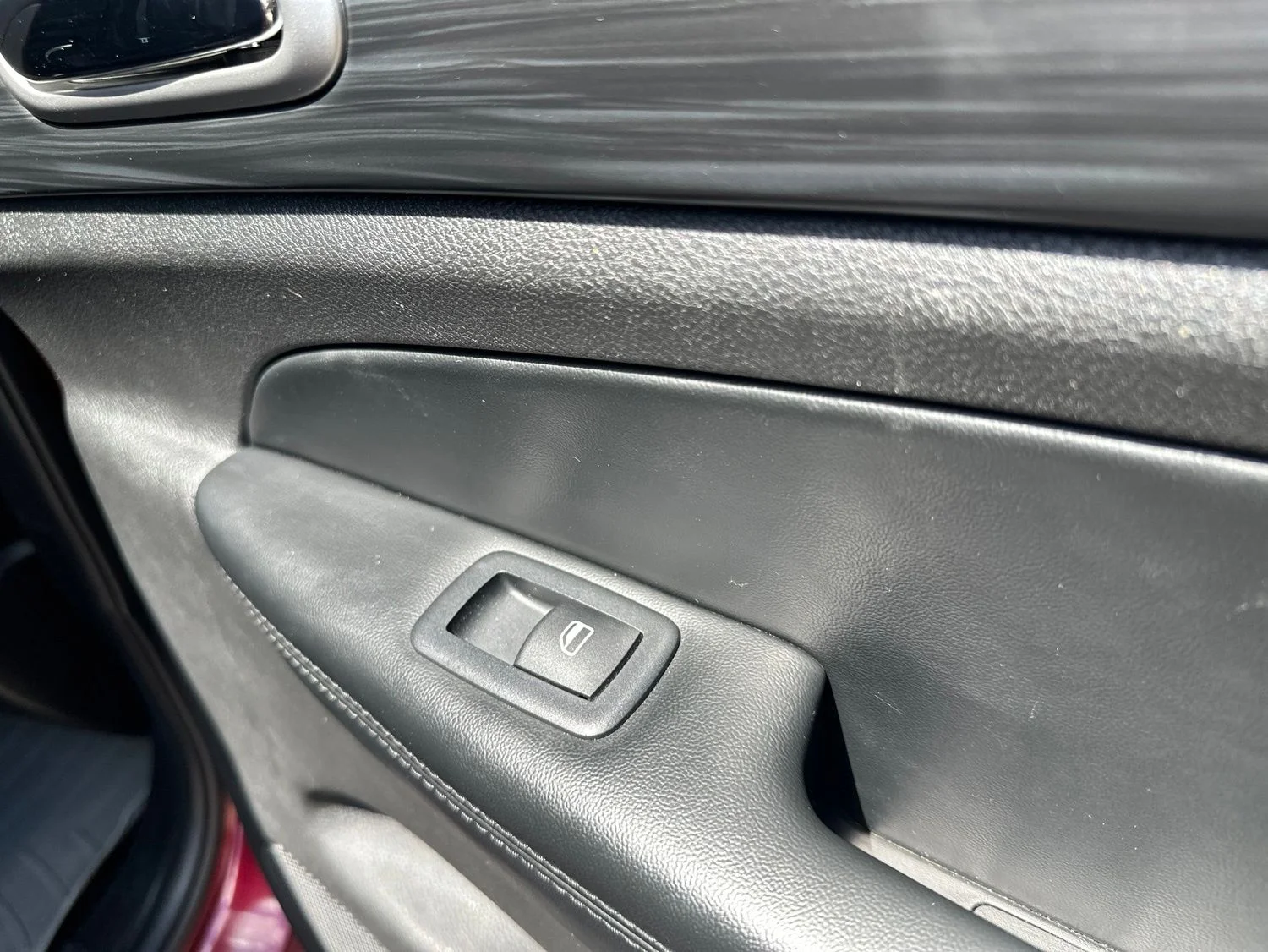 Used 2020 Red Jeep Altitude image 31