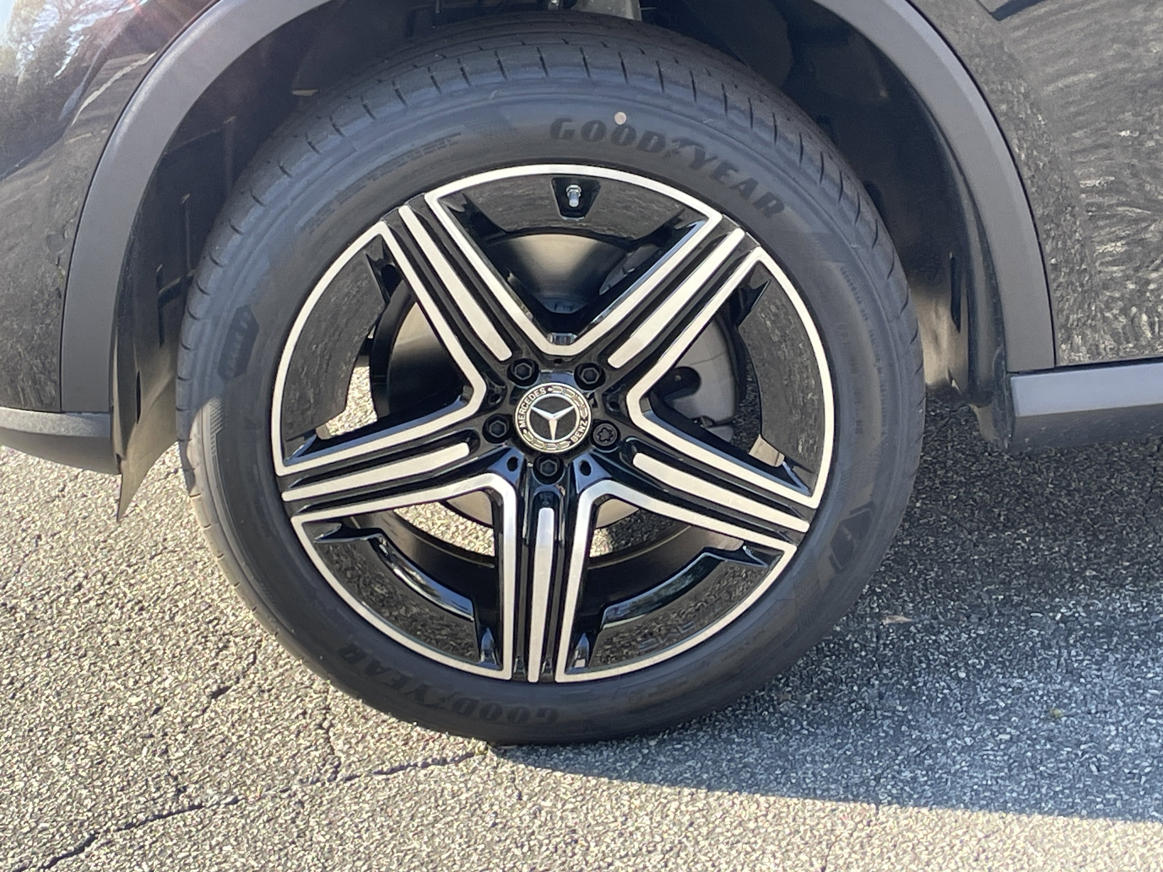 New 2026 Obsidian Black Metallic Mercedes-Benz GLC 300 4MATIC® SUV image 16