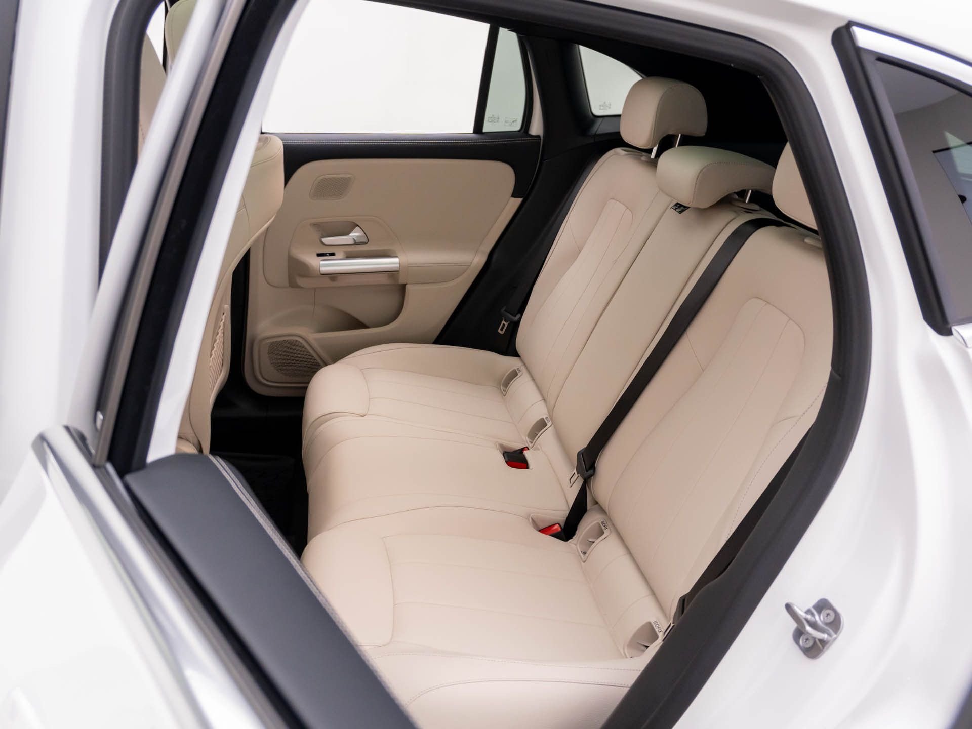 New 2026 Polar White Mercedes-Benz GLA 250 image 19