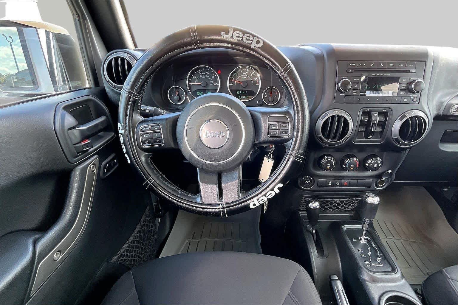 Used 2017 Billet Silver Metallic Clearcoat Jeep Sport image 6
