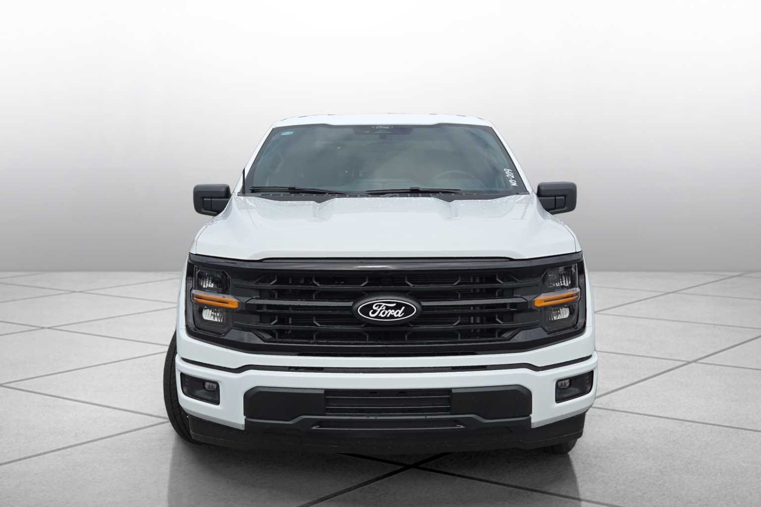 New 2026 Oxford White Ford XLT image 3